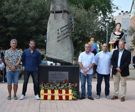 Diada a Montmeló: ofrena floral - representants de l'Ajuntament