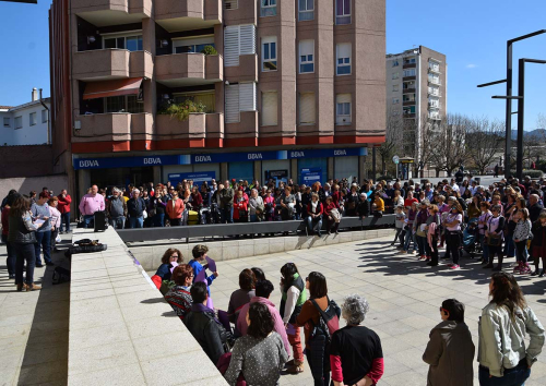 8 de març: concentració feminista a la plaça de la vila